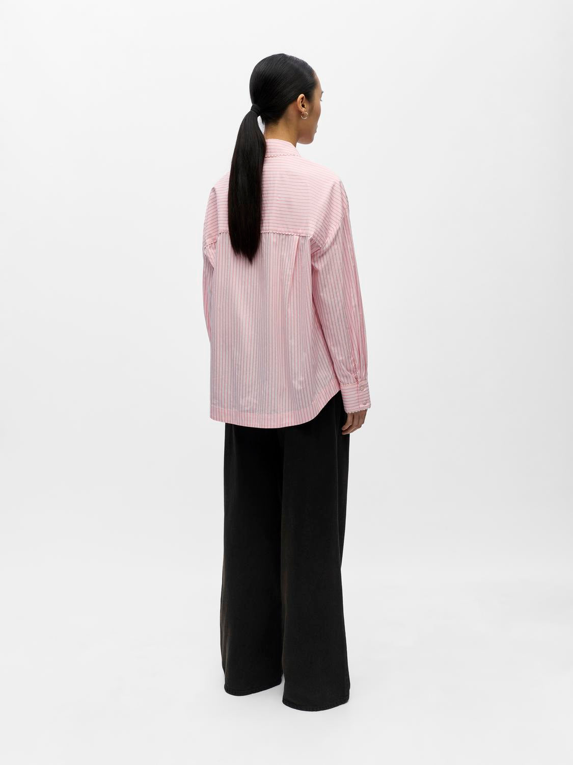 model_shot-back